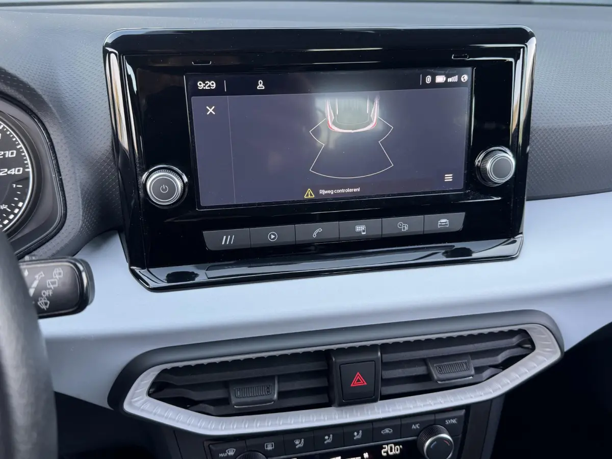 1.0 TSI STYLE I APPLE CARPLAY I CLIMATE CONTROL I CRUISE CONTROL I LICHT METALEN VELGEN