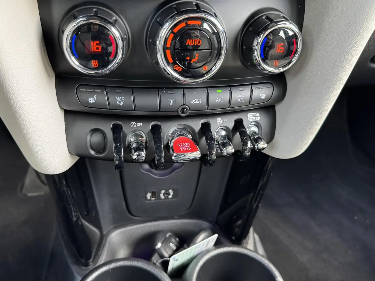 1.5 CHILI SERIOUS BUSINESS I DEALER ONDERHOUDEN I 5-DEURS I LEDEREN BEKLEDING