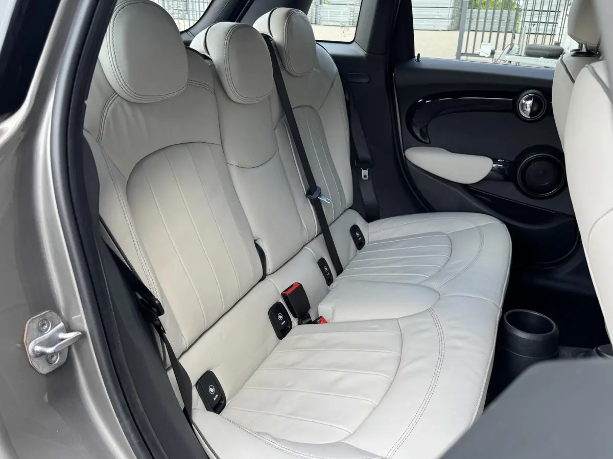 1.5 CHILI SERIOUS BUSINESS I DEALER ONDERHOUDEN I 5-DEURS I LEDEREN BEKLEDING