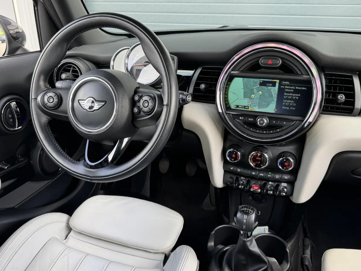 1.5 CHILI SERIOUS BUSINESS I DEALER ONDERHOUDEN I 5-DEURS I LEDEREN BEKLEDING