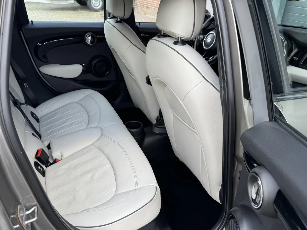 1.5 CHILI SERIOUS BUSINESS I DEALER ONDERHOUDEN I 5-DEURS I LEDEREN BEKLEDING