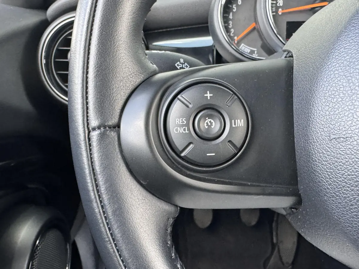 1.5 CHILI SERIOUS BUSINESS I DEALER ONDERHOUDEN I 5-DEURS I LEDEREN BEKLEDING