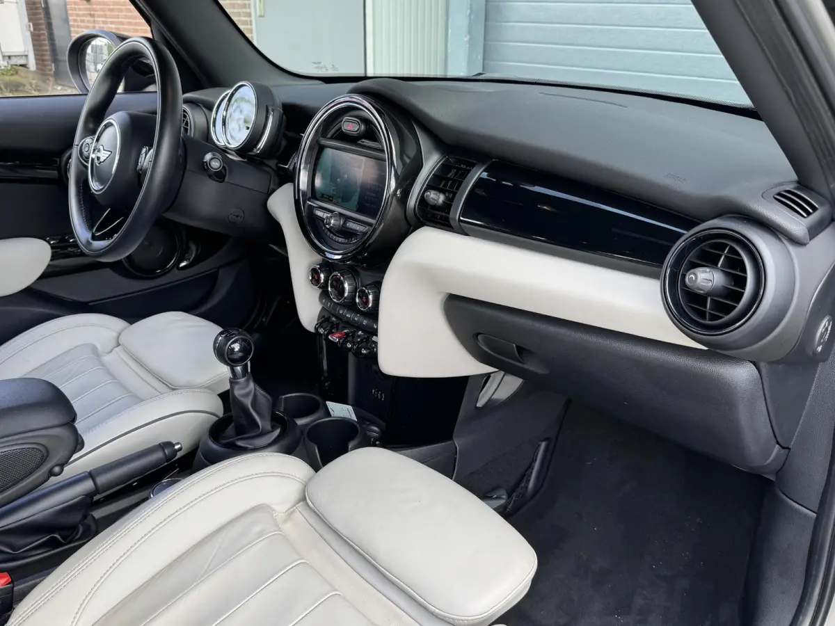 1.5 CHILI SERIOUS BUSINESS I DEALER ONDERHOUDEN I 5-DEURS I LEDEREN BEKLEDING