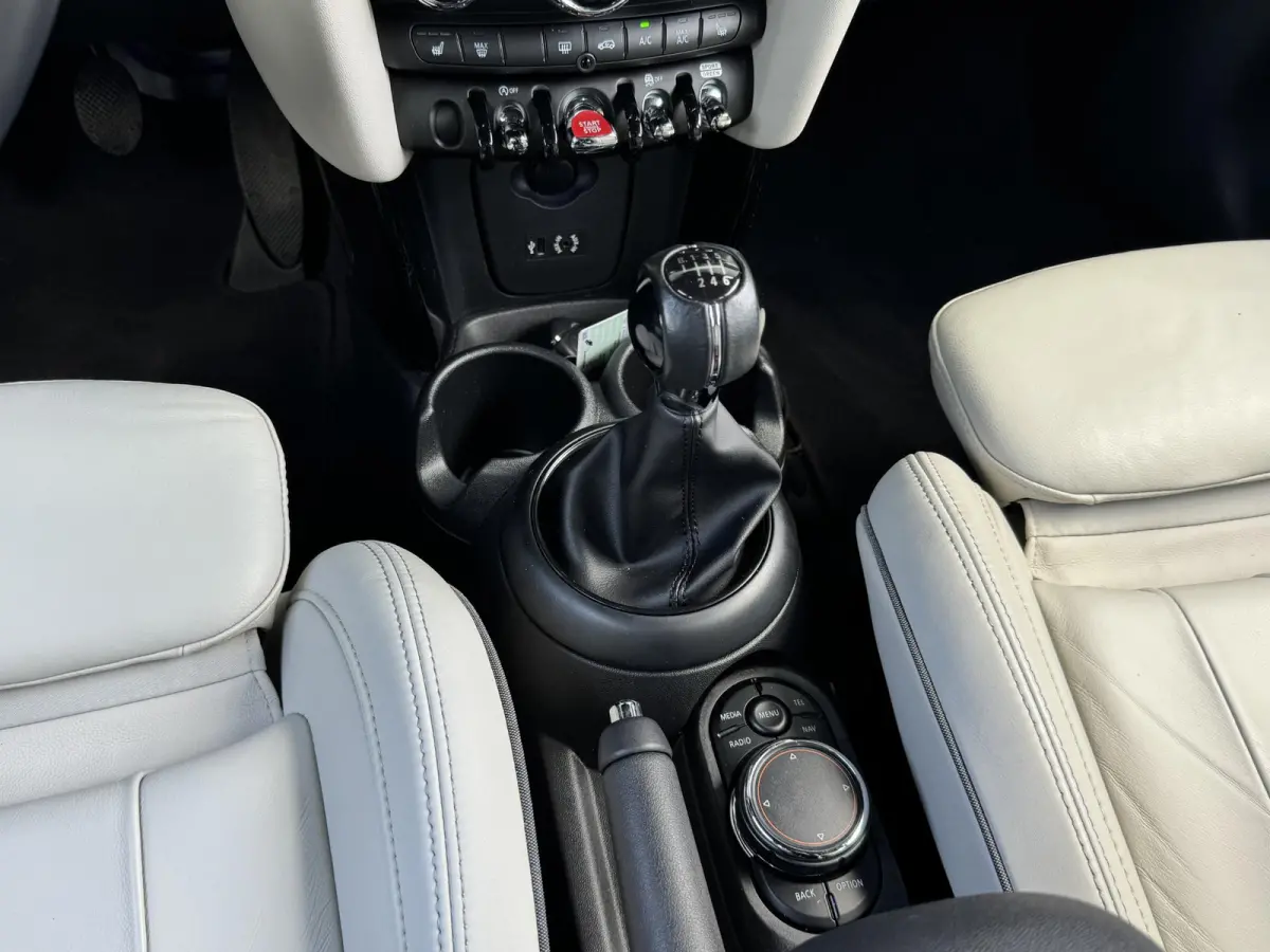 1.5 CHILI SERIOUS BUSINESS I DEALER ONDERHOUDEN I 5-DEURS I LEDEREN BEKLEDING