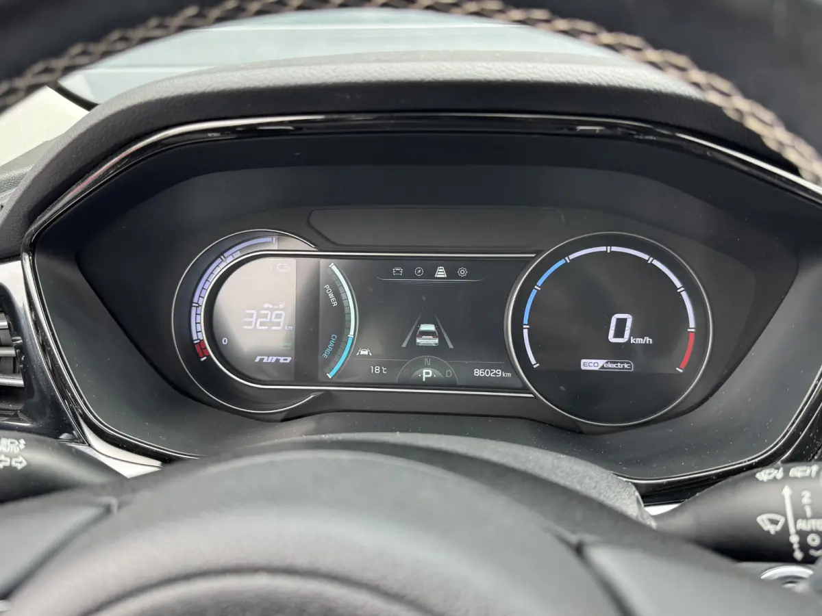 DYNAMICPLUSLINE 64 KWH (100% SOH) I TREKHAAK I SCHUIF/KANTELDAK I ADAPTIVE CRUISE CONTROL I PARKEERCAMERA