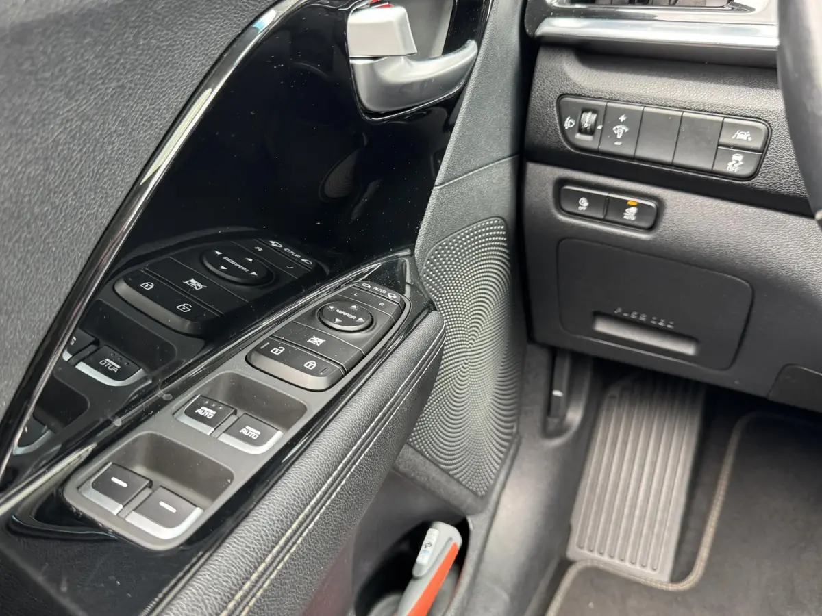 DYNAMICPLUSLINE 64 KWH (100% SOH) I TREKHAAK I SCHUIF/KANTELDAK I ADAPTIVE CRUISE CONTROL I PARKEERCAMERA