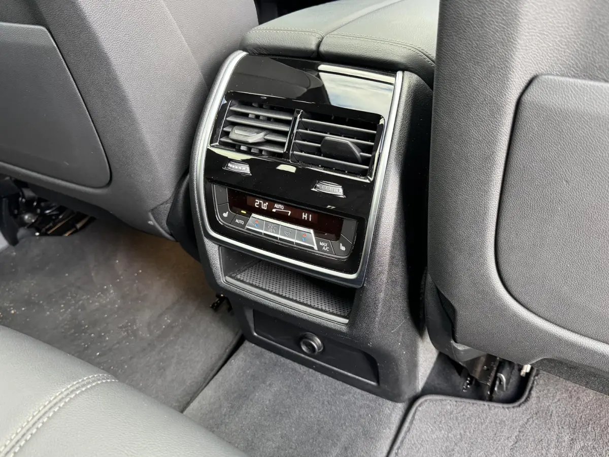 XDRIVE40I HIGH EXECUTIVE I M-SPORT I SCHUIF/KANTELDAK I STANDKACHEL I LUCHTVERING I 360° CAMERA