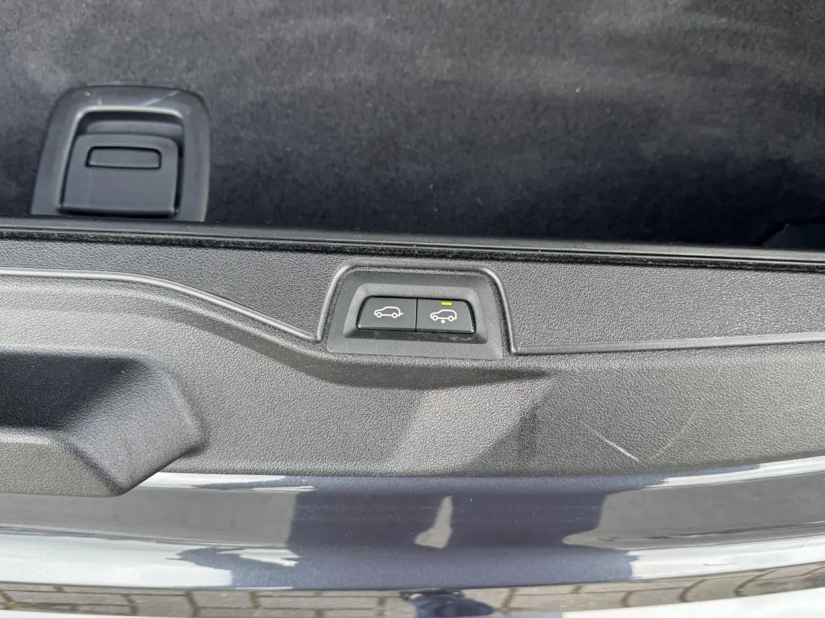 XDRIVE40I HIGH EXECUTIVE I M-SPORT I SCHUIF/KANTELDAK I STANDKACHEL I LUCHTVERING I 360° CAMERA