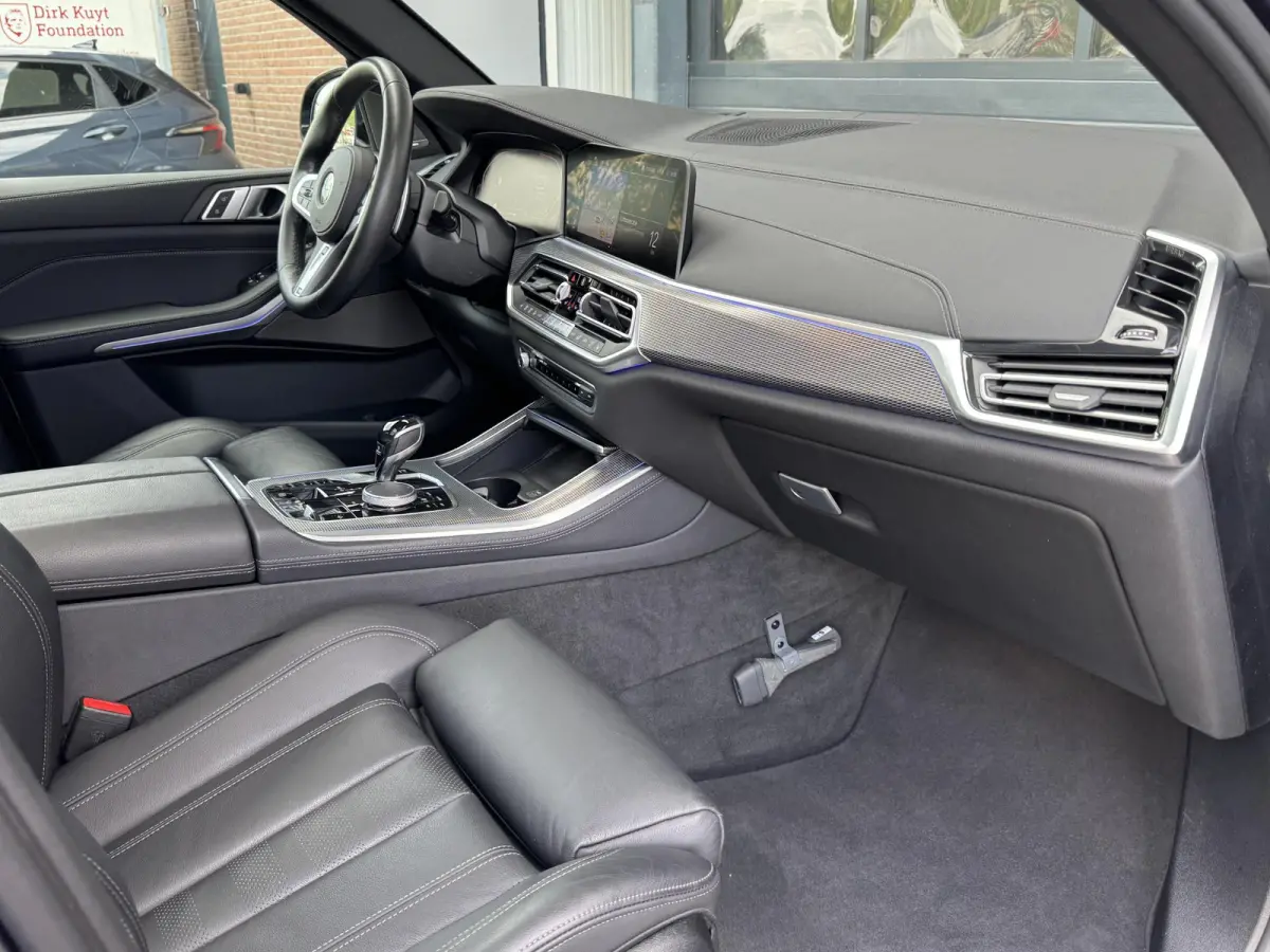 XDRIVE40I HIGH EXECUTIVE I M-SPORT I SCHUIF/KANTELDAK I STANDKACHEL I LUCHTVERING I 360° CAMERA
