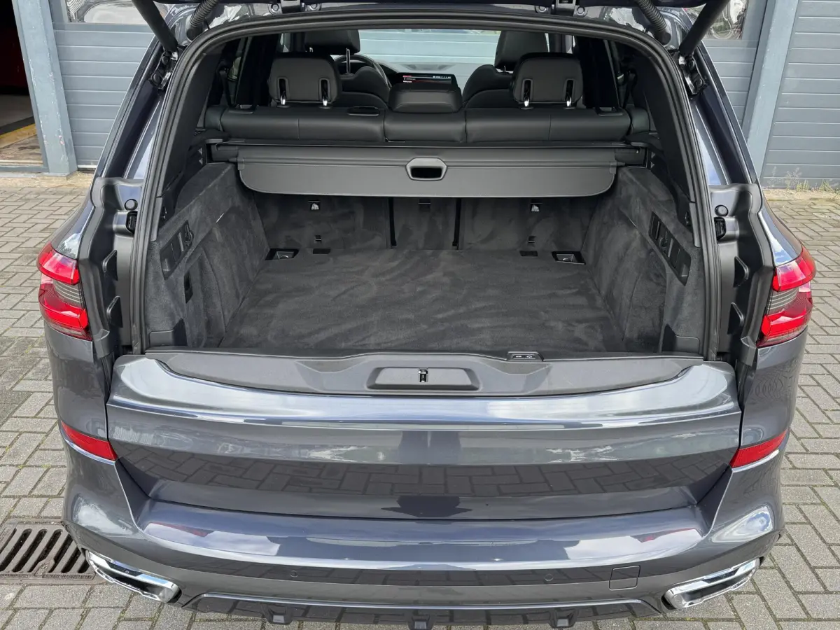 XDRIVE40I HIGH EXECUTIVE I M-SPORT I SCHUIF/KANTELDAK I STANDKACHEL I LUCHTVERING I 360° CAMERA