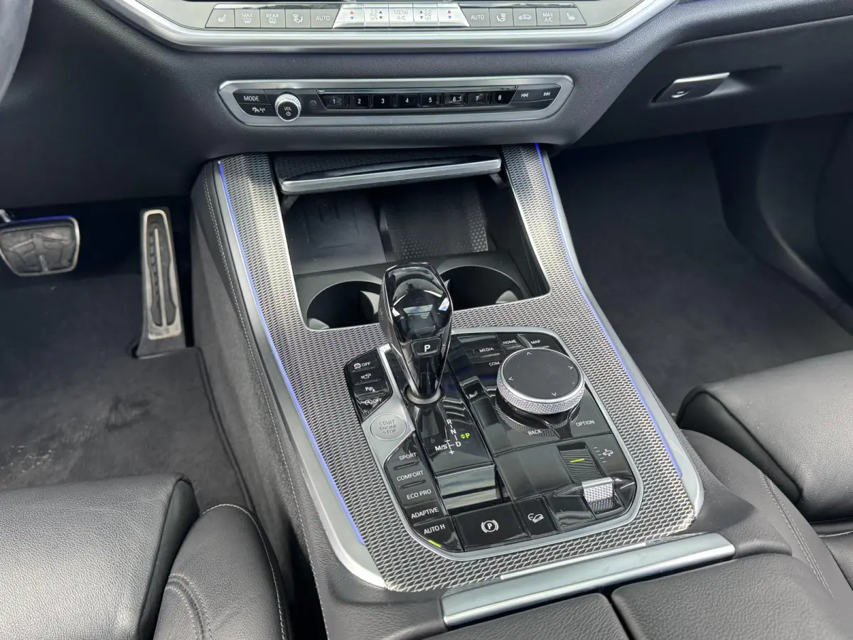 XDRIVE40I HIGH EXECUTIVE I M-SPORT I SCHUIF/KANTELDAK I STANDKACHEL I LUCHTVERING I 360° CAMERA