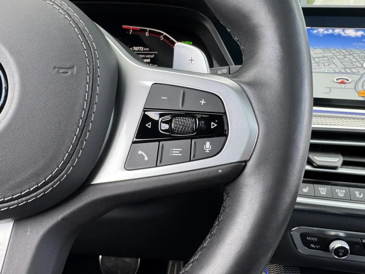 XDRIVE40I HIGH EXECUTIVE I M-SPORT I SCHUIF/KANTELDAK I STANDKACHEL I LUCHTVERING I 360° CAMERA