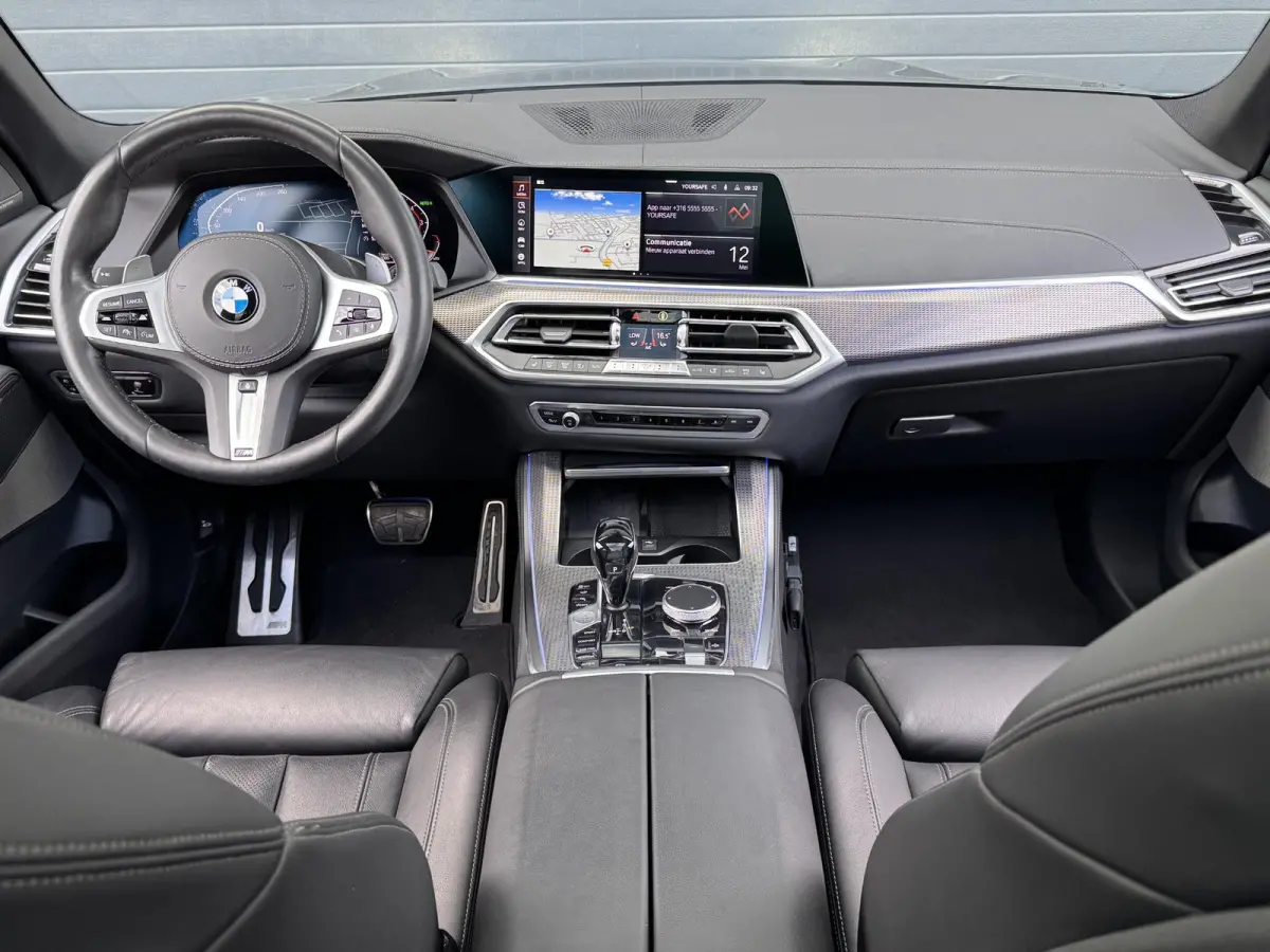 XDRIVE40I HIGH EXECUTIVE I M-SPORT I SCHUIF/KANTELDAK I STANDKACHEL I LUCHTVERING I 360° CAMERA
