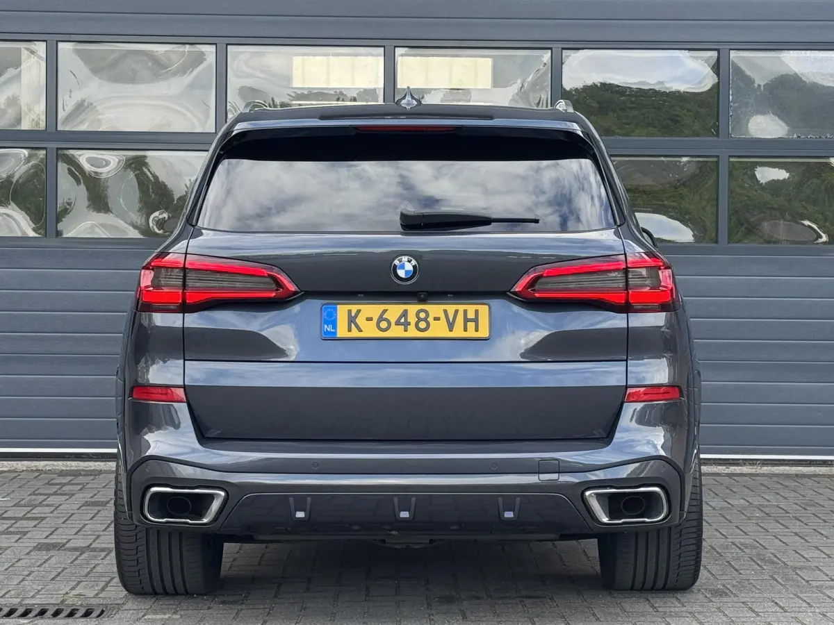 XDRIVE40I HIGH EXECUTIVE I M-SPORT I SCHUIF/KANTELDAK I STANDKACHEL I LUCHTVERING I 360° CAMERA