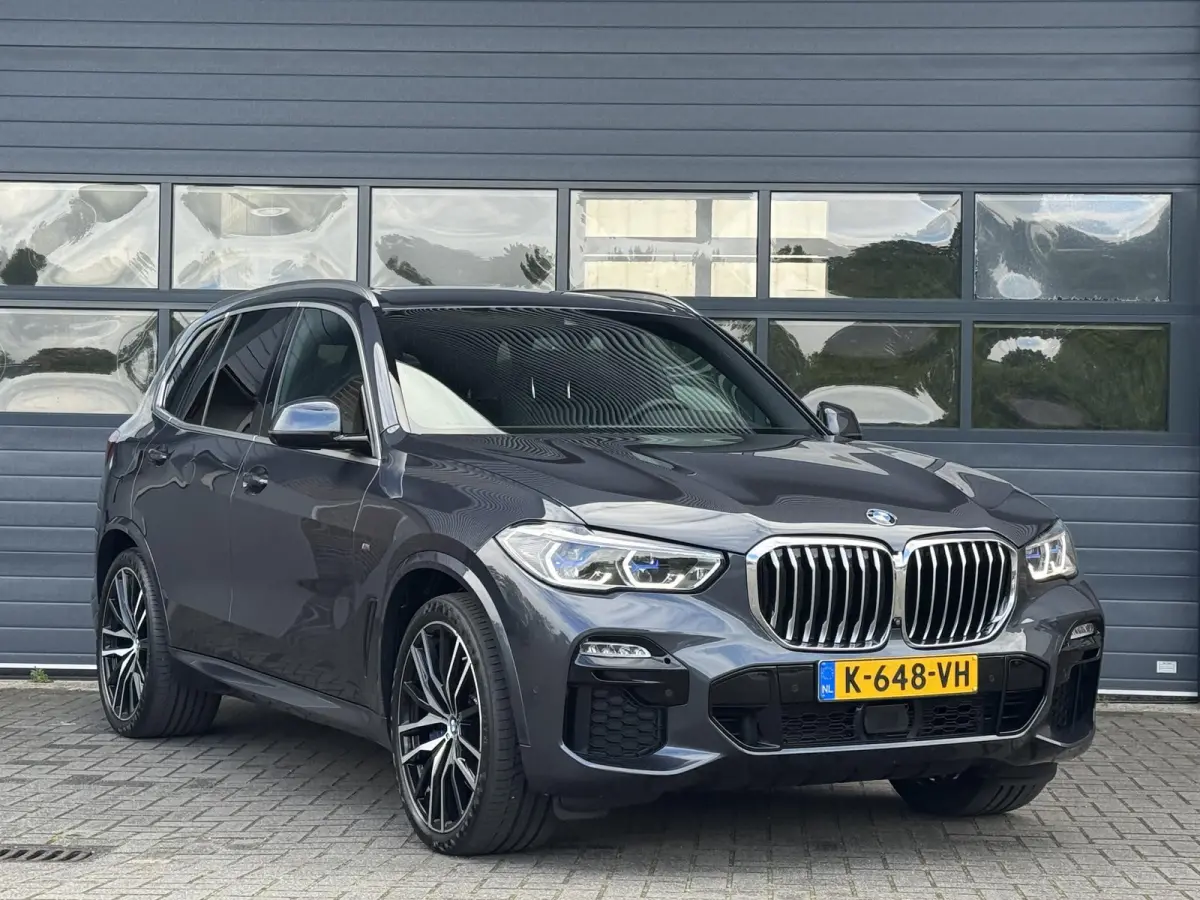 XDRIVE40I HIGH EXECUTIVE I M-SPORT I SCHUIF/KANTELDAK I STANDKACHEL I LUCHTVERING I 360° CAMERA