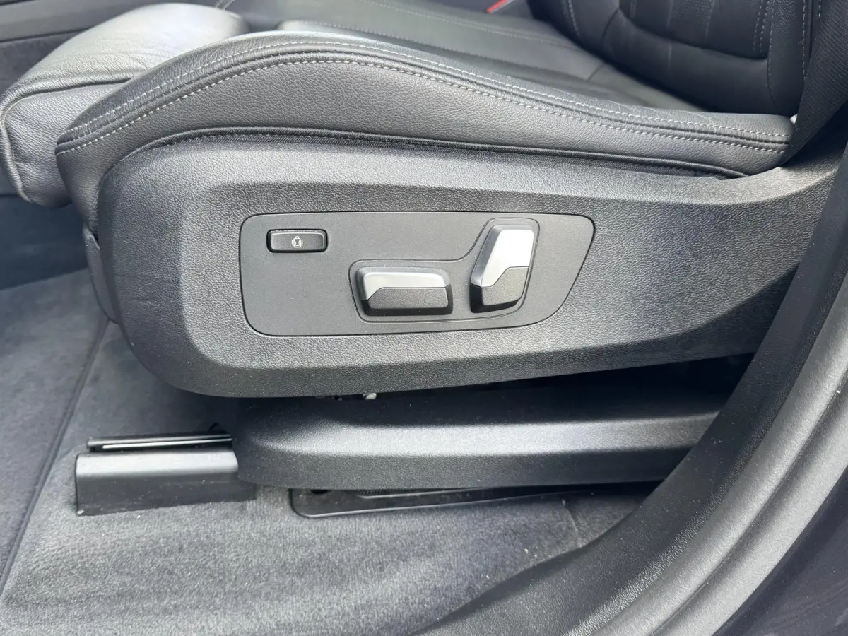 XDRIVE40I HIGH EXECUTIVE I M-SPORT I SCHUIF/KANTELDAK I STANDKACHEL I LUCHTVERING I 360° CAMERA