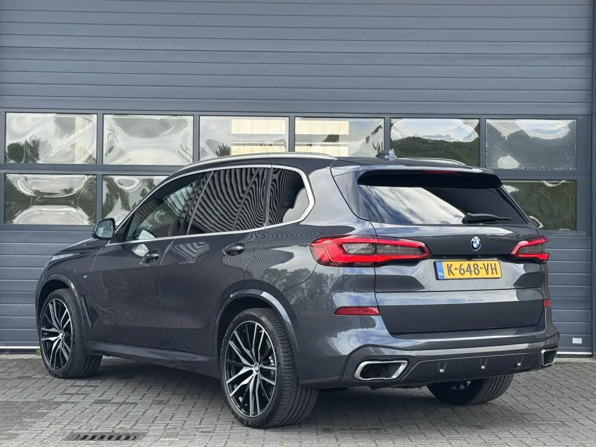 XDRIVE40I HIGH EXECUTIVE I M-SPORT I SCHUIF/KANTELDAK I STANDKACHEL I LUCHTVERING I 360° CAMERA