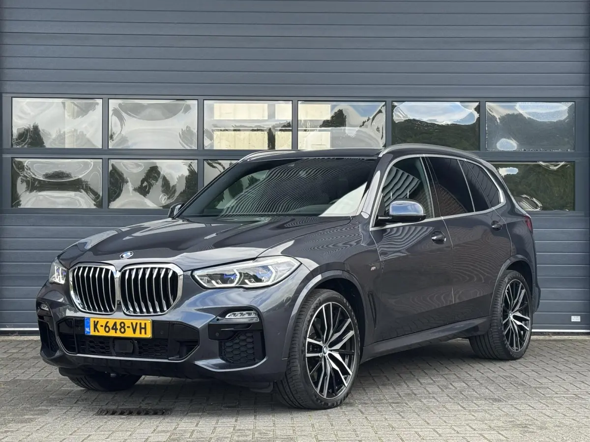 XDRIVE40I HIGH EXECUTIVE I M-SPORT I SCHUIF/KANTELDAK I STANDKACHEL I LUCHTVERING I 360° CAMERA