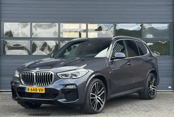 XDRIVE40I HIGH EXECUTIVE I M-SPORT I SCHUIF/KANTELDAK I STANDKACHEL I LUCHTVERING I 360° CAMERA