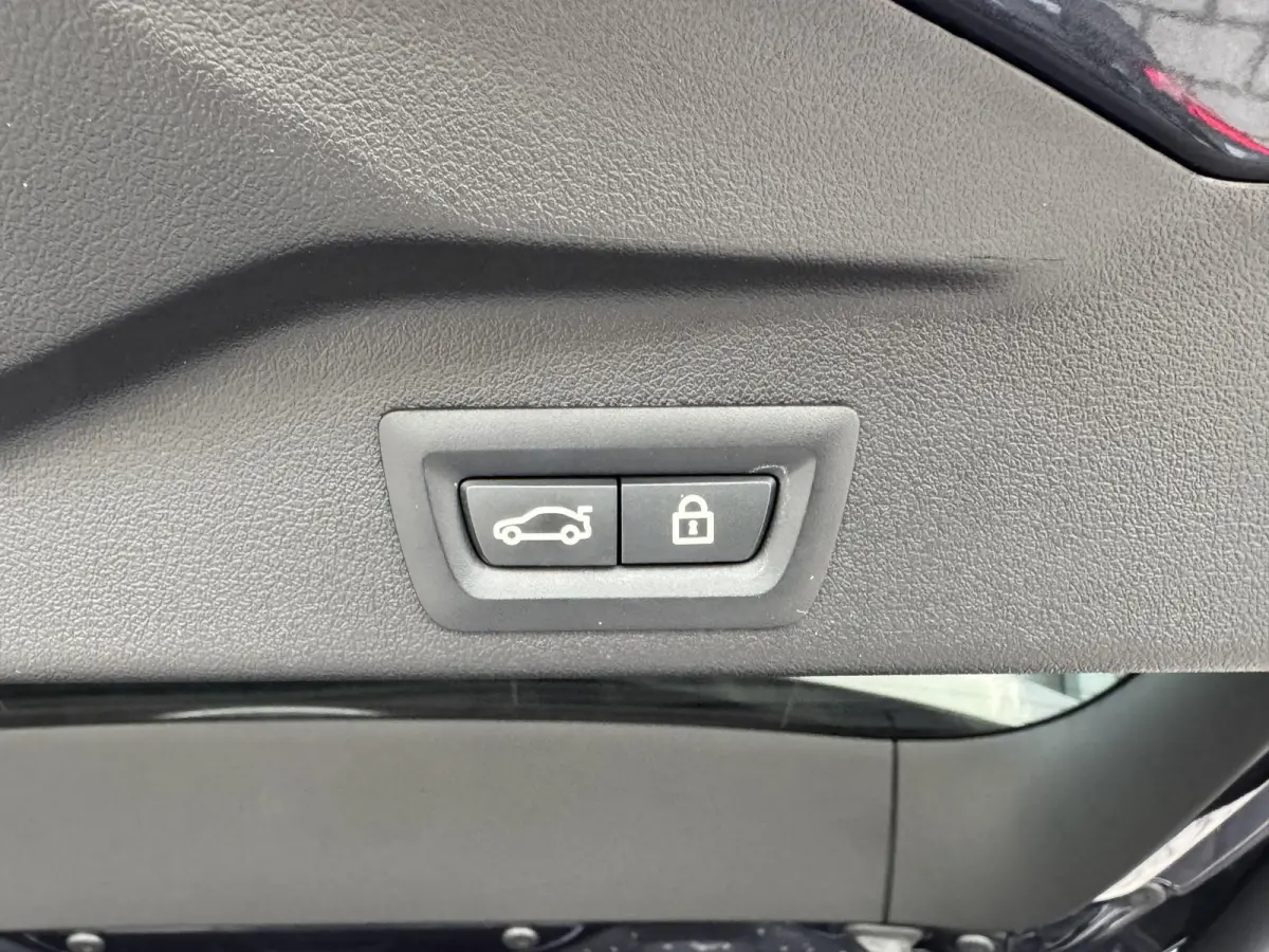 XDRIVE40I HIGH EXECUTIVE I M-SPORT I SCHUIF/KANTELDAK I STANDKACHEL I LUCHTVERING I 360° CAMERA
