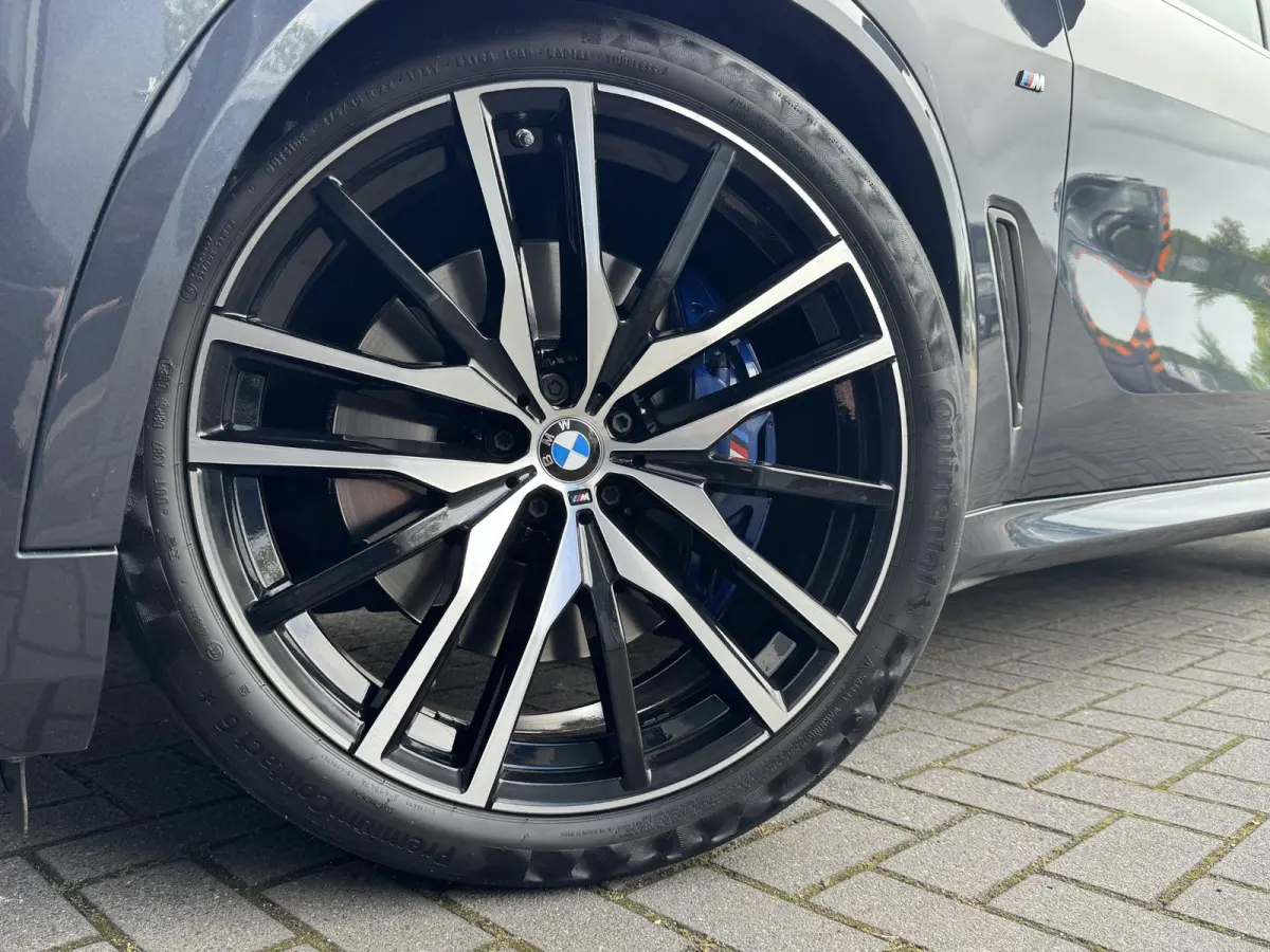 XDRIVE40I HIGH EXECUTIVE I M-SPORT I SCHUIF/KANTELDAK I STANDKACHEL I LUCHTVERING I 360° CAMERA