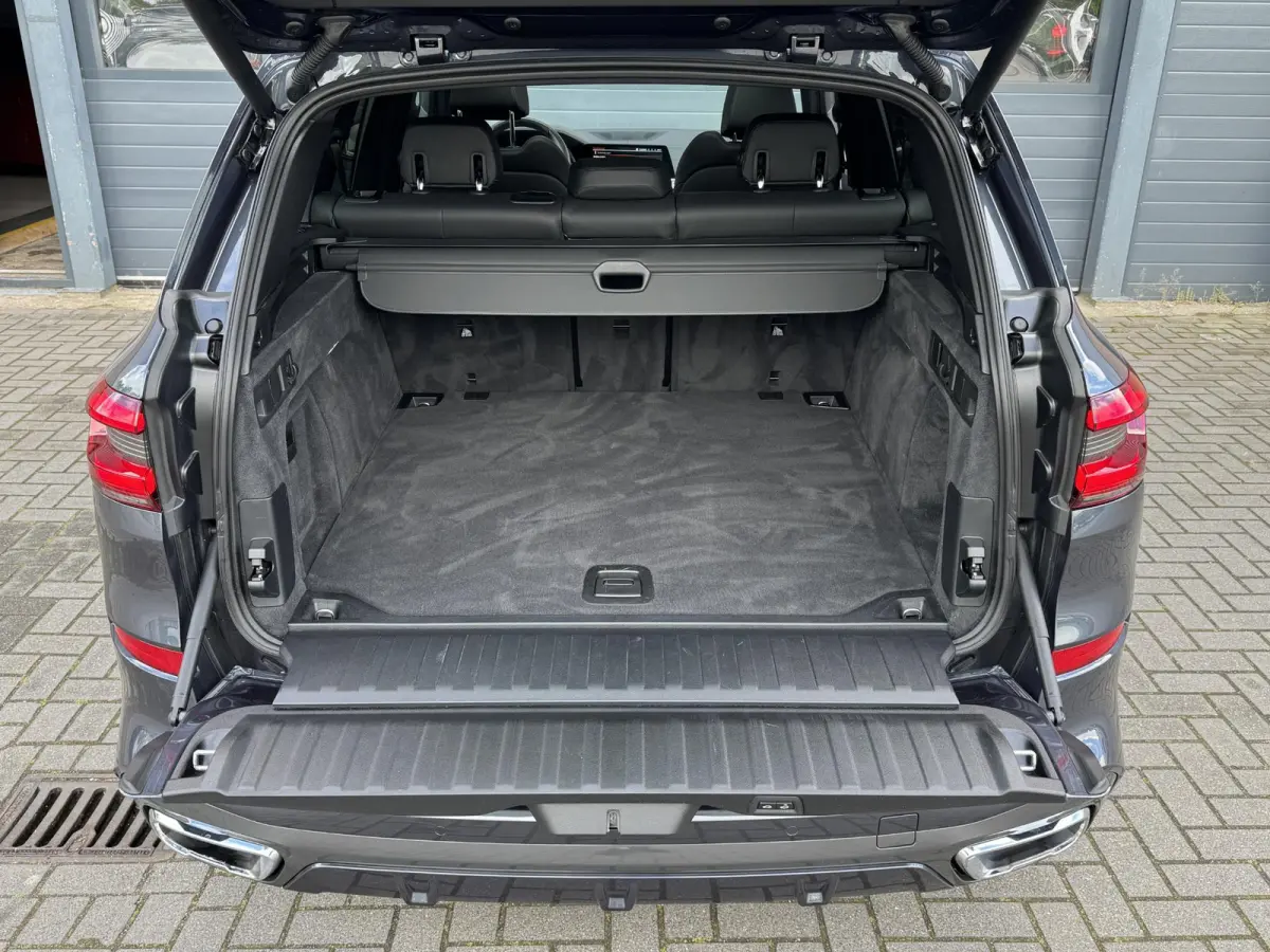 XDRIVE40I HIGH EXECUTIVE I M-SPORT I SCHUIF/KANTELDAK I STANDKACHEL I LUCHTVERING I 360° CAMERA