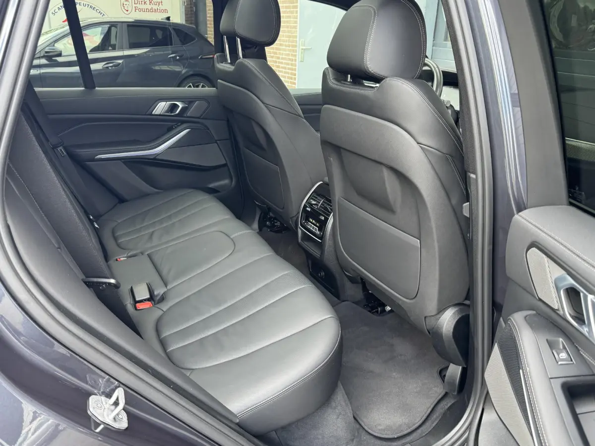XDRIVE40I HIGH EXECUTIVE I M-SPORT I SCHUIF/KANTELDAK I STANDKACHEL I LUCHTVERING I 360° CAMERA
