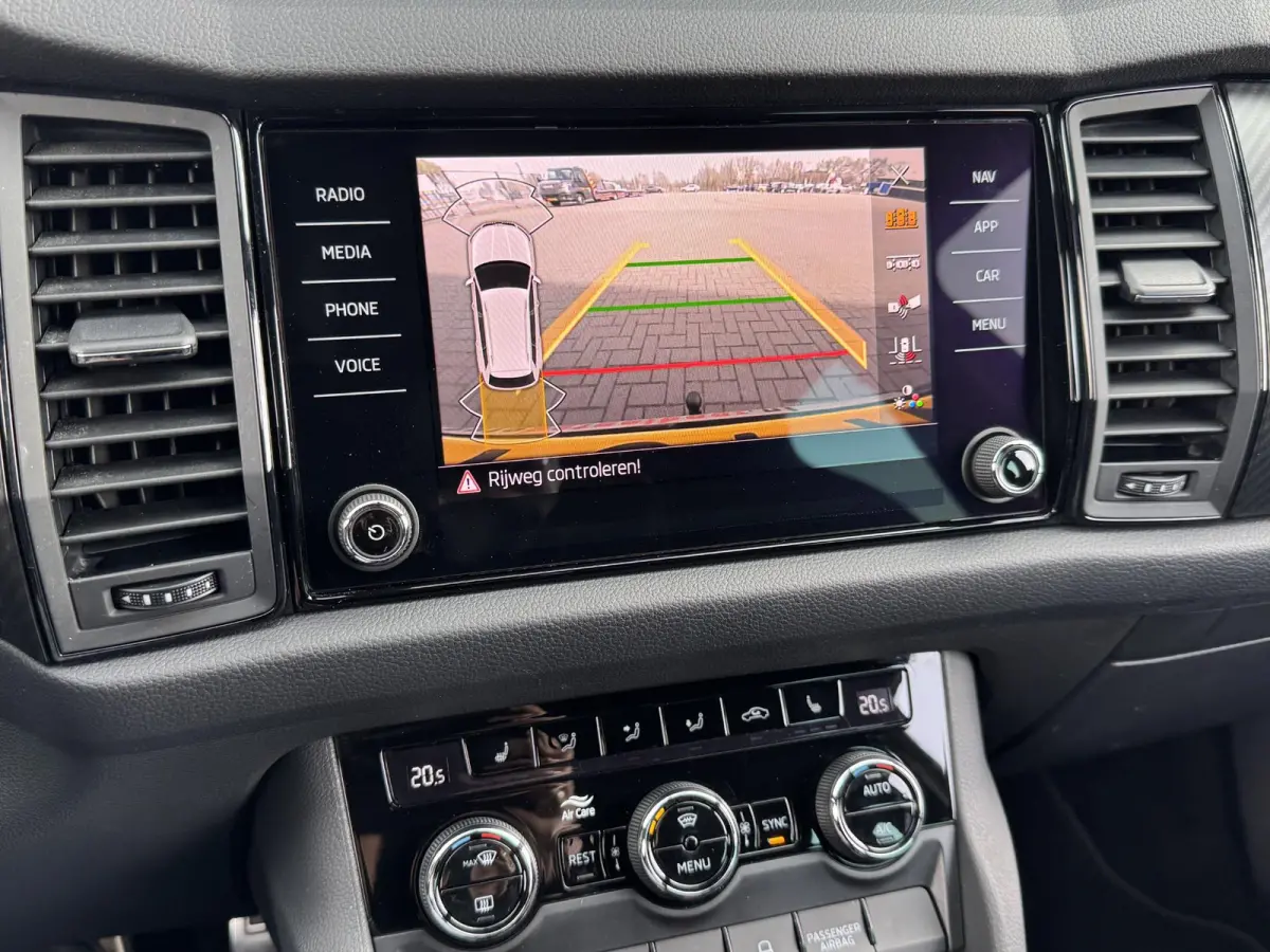 1.5 TSI SPORTLINE BUSINESS I AUTOMAAT I TREKHAAK (1800KG) I P-CAMERA I STOELVERWARMING