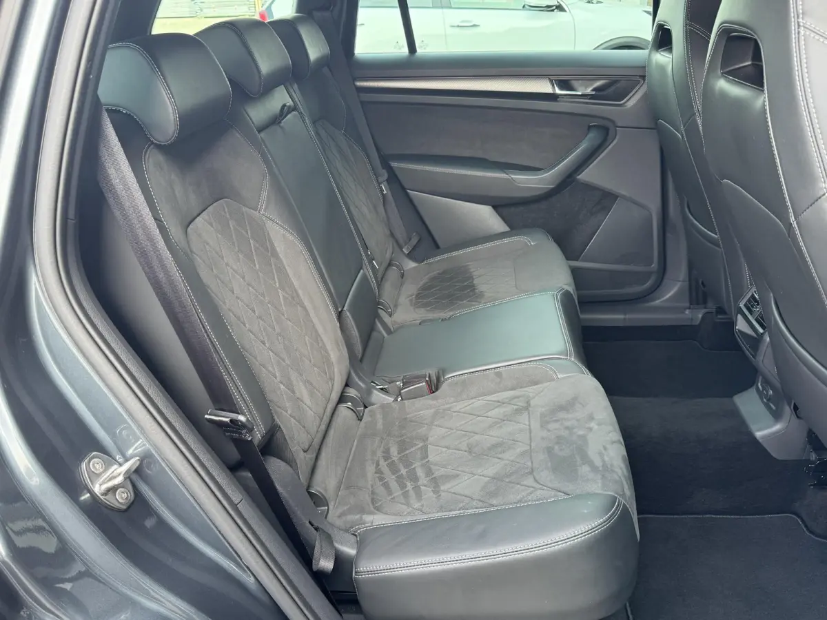 1.5 TSI SPORTLINE BUSINESS I AUTOMAAT I TREKHAAK (1800KG) I P-CAMERA I STOELVERWARMING