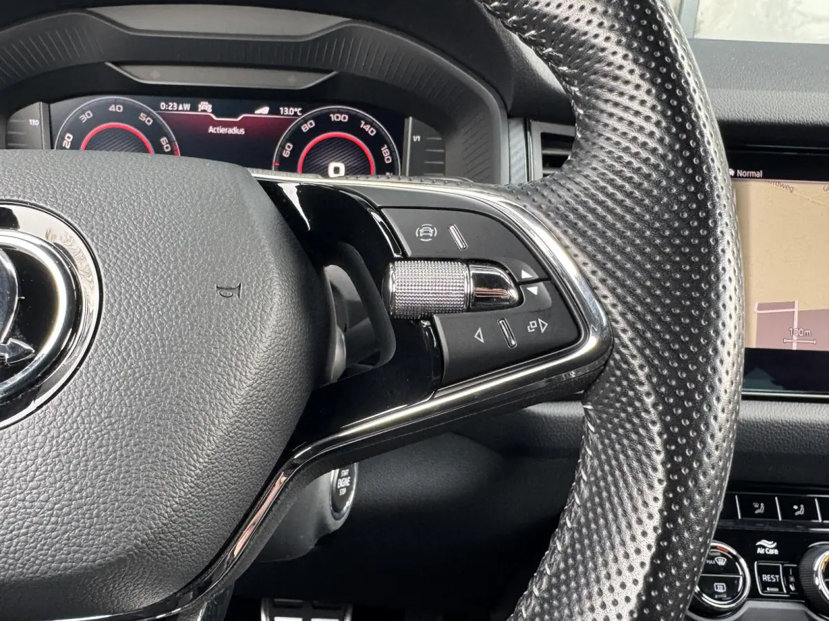 1.5 TSI SPORTLINE BUSINESS I AUTOMAAT I TREKHAAK (1800KG) I P-CAMERA I STOELVERWARMING