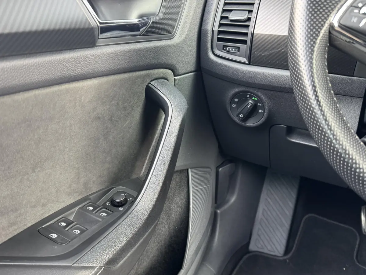 1.5 TSI SPORTLINE BUSINESS I AUTOMAAT I TREKHAAK (1800KG) I P-CAMERA I STOELVERWARMING