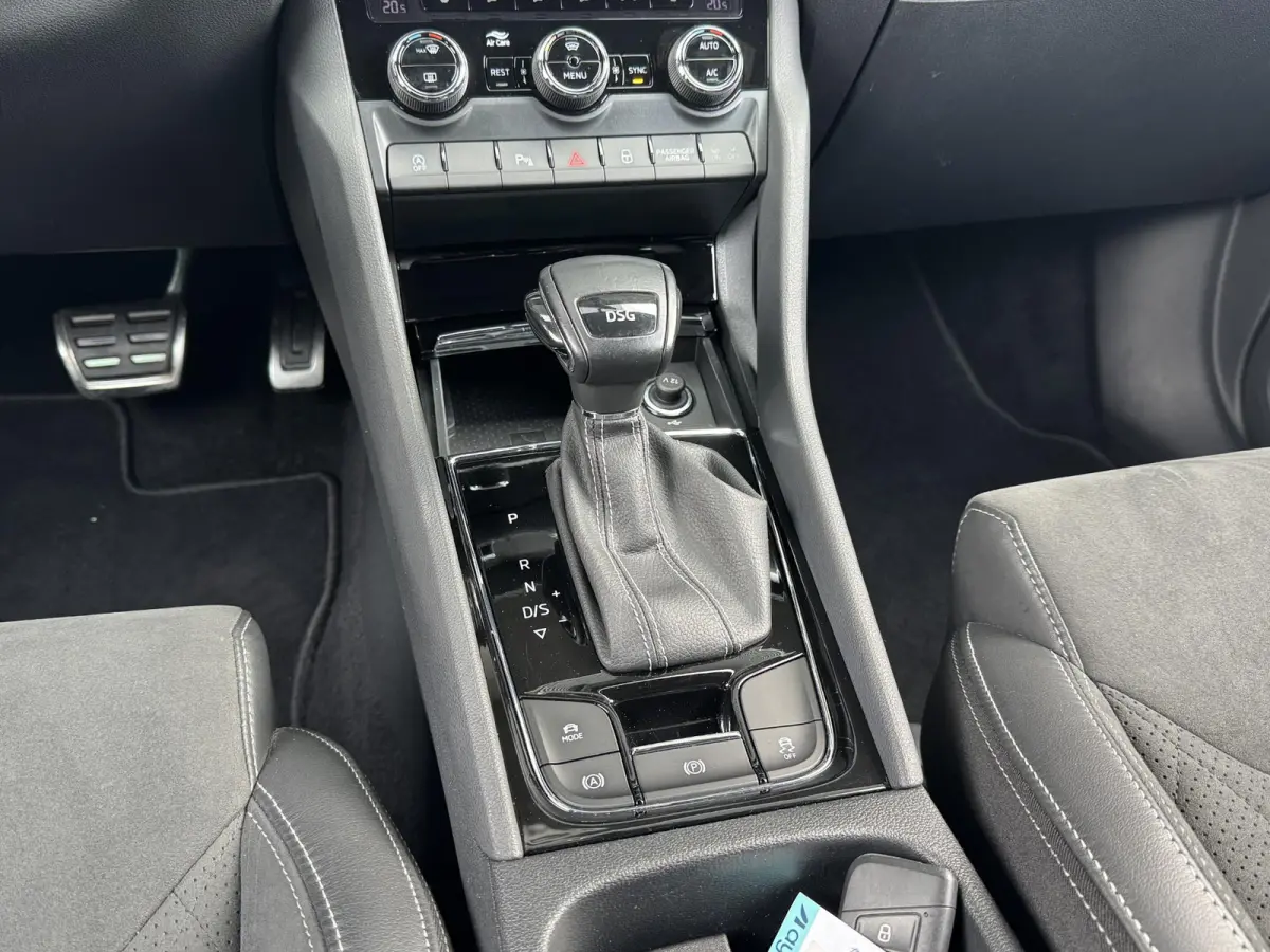 1.5 TSI SPORTLINE BUSINESS I AUTOMAAT I TREKHAAK (1800KG) I P-CAMERA I STOELVERWARMING