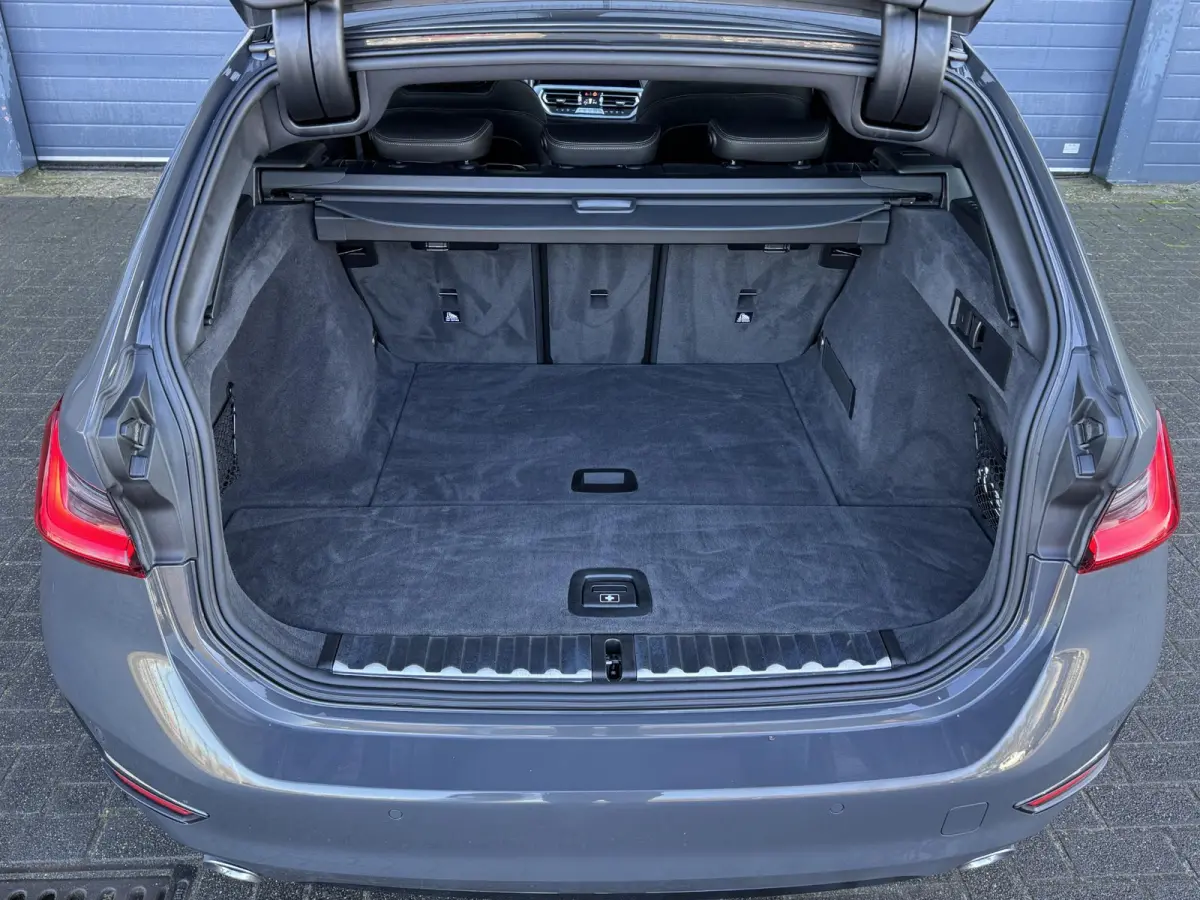 320i HIGH EXECUTIVE EDITION I SPORTLINE I SCHUIFDAK I LEDEREN BEKLEDING I STOELVERWARMING