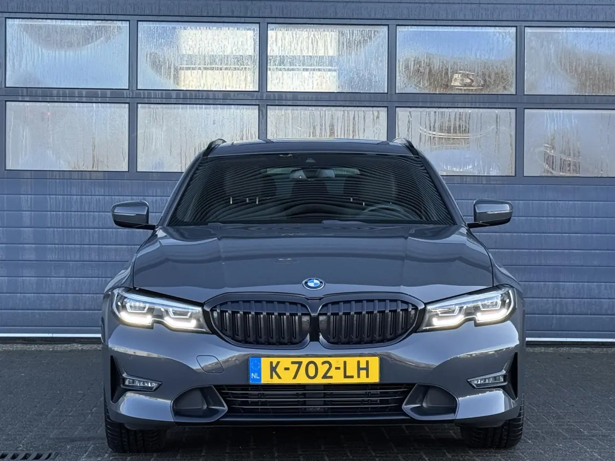 320i HIGH EXECUTIVE EDITION I SPORTLINE I SCHUIFDAK I LEDEREN BEKLEDING I STOELVERWARMING