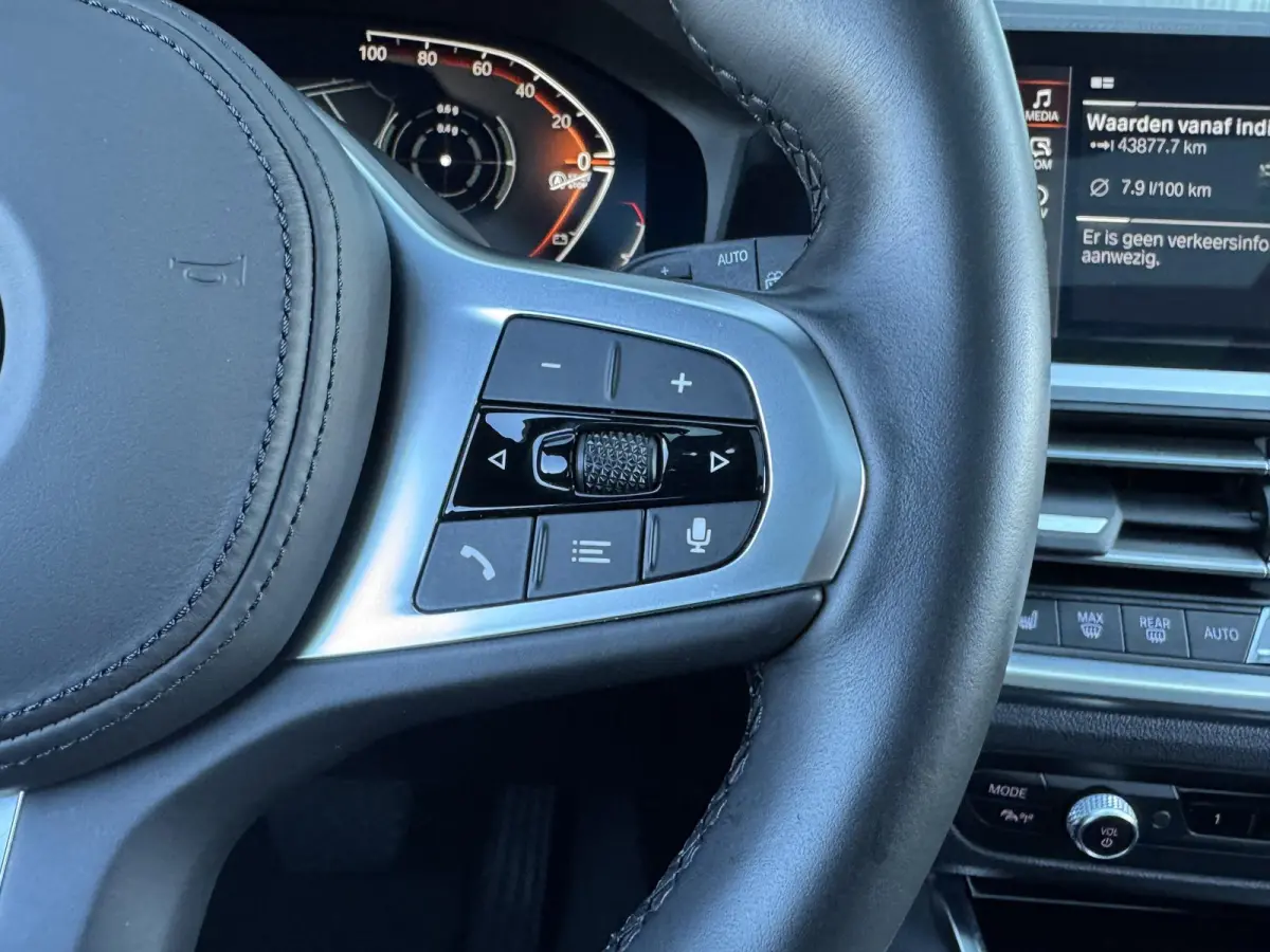 320i HIGH EXECUTIVE EDITION I SPORTLINE I SCHUIFDAK I LEDEREN BEKLEDING I STOELVERWARMING