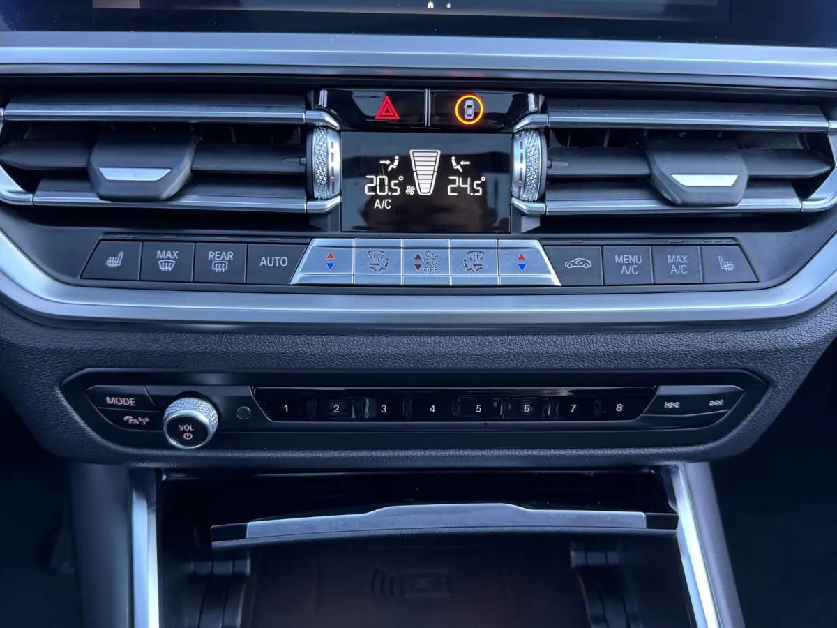 320i HIGH EXECUTIVE EDITION I SPORTLINE I SCHUIFDAK I LEDEREN BEKLEDING I STOELVERWARMING
