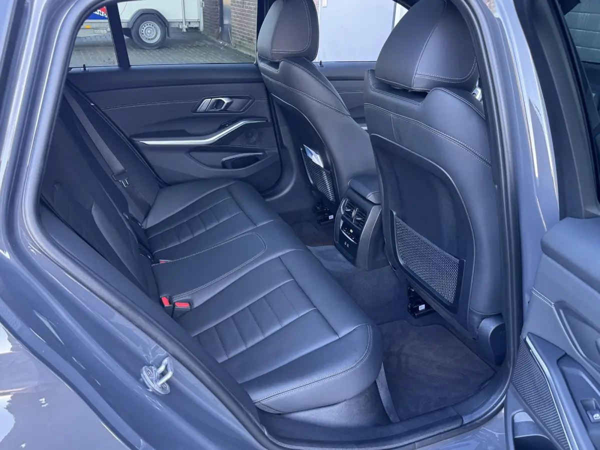 320i HIGH EXECUTIVE EDITION I SPORTLINE I SCHUIFDAK I LEDEREN BEKLEDING I STOELVERWARMING