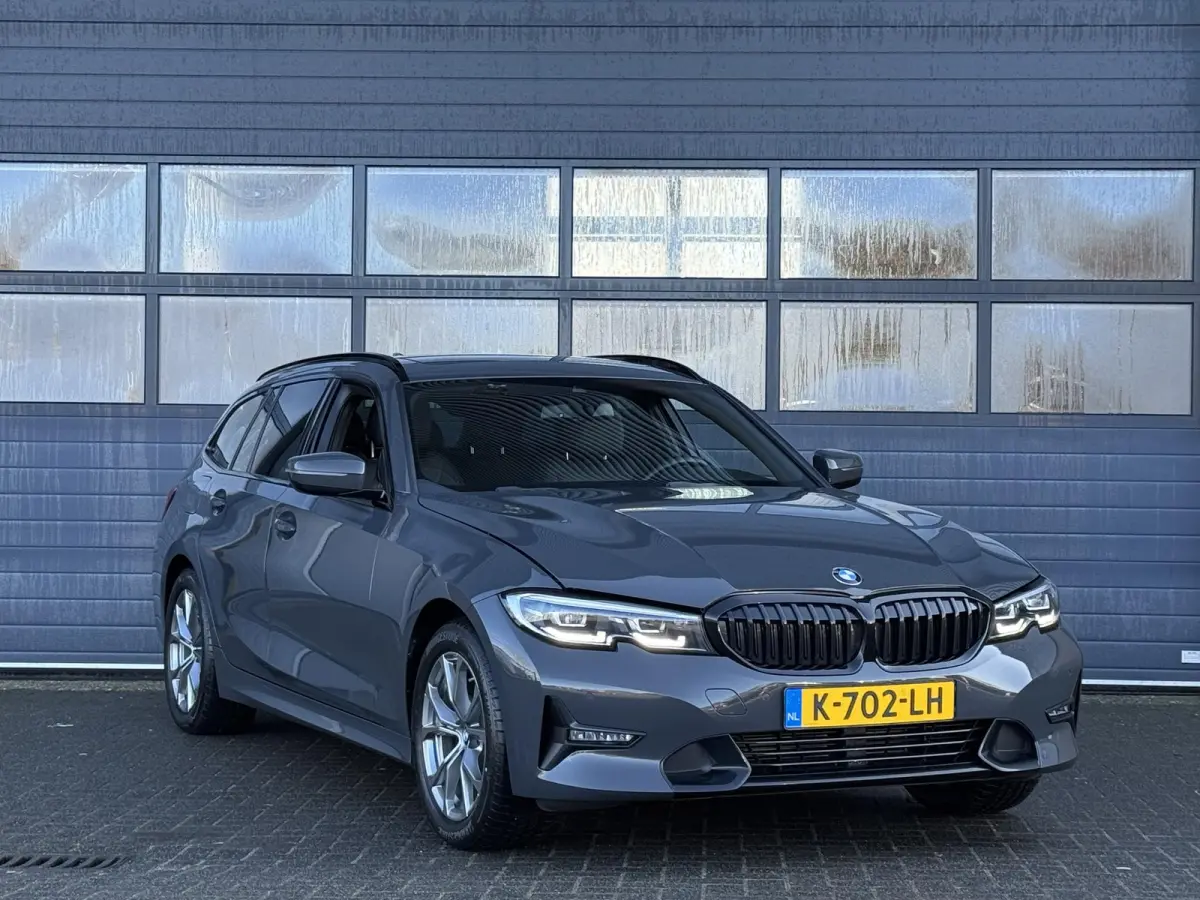 320i HIGH EXECUTIVE EDITION I SPORTLINE I SCHUIFDAK I LEDEREN BEKLEDING I STOELVERWARMING