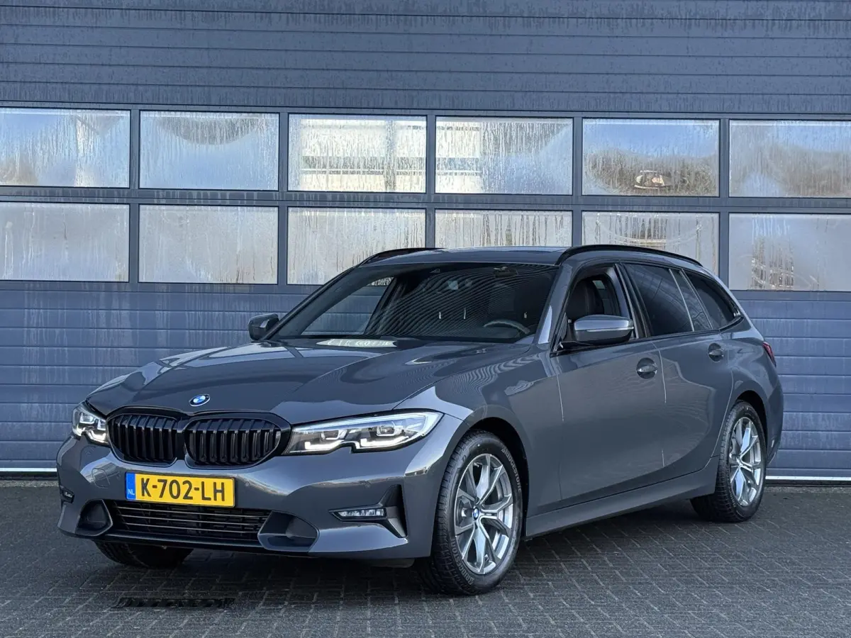 320i HIGH EXECUTIVE EDITION I SPORTLINE I SCHUIFDAK I LEDEREN BEKLEDING I STOELVERWARMING