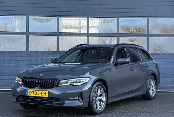 320i HIGH EXECUTIVE EDITION I SPORTLINE I SCHUIFDAK I LEDEREN BEKLEDING I STOELVERWARMING