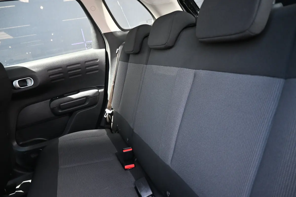 1.2 PureTech S&S Feel | Navi By App | Cruise Control | Airco | Parkeersensoren | Apple Carplay & Android Auto | !!