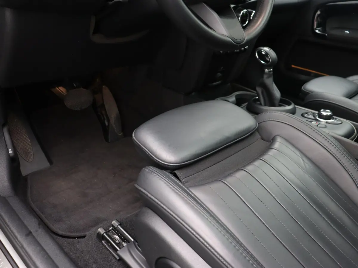 Cooper ALL4 Classic + Essence Pack + Panoramdak + Elektrisch Verstelbare Sportstoelen + Harman Kardon + 19''