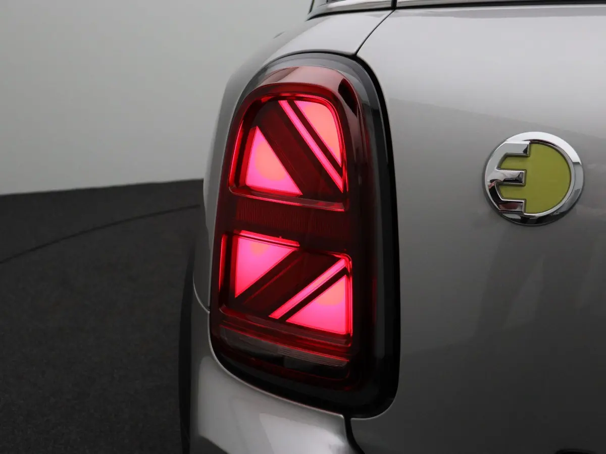 Cooper ALL4 Classic + Essence Pack + Panoramdak + Elektrisch Verstelbare Sportstoelen + Harman Kardon + 19''