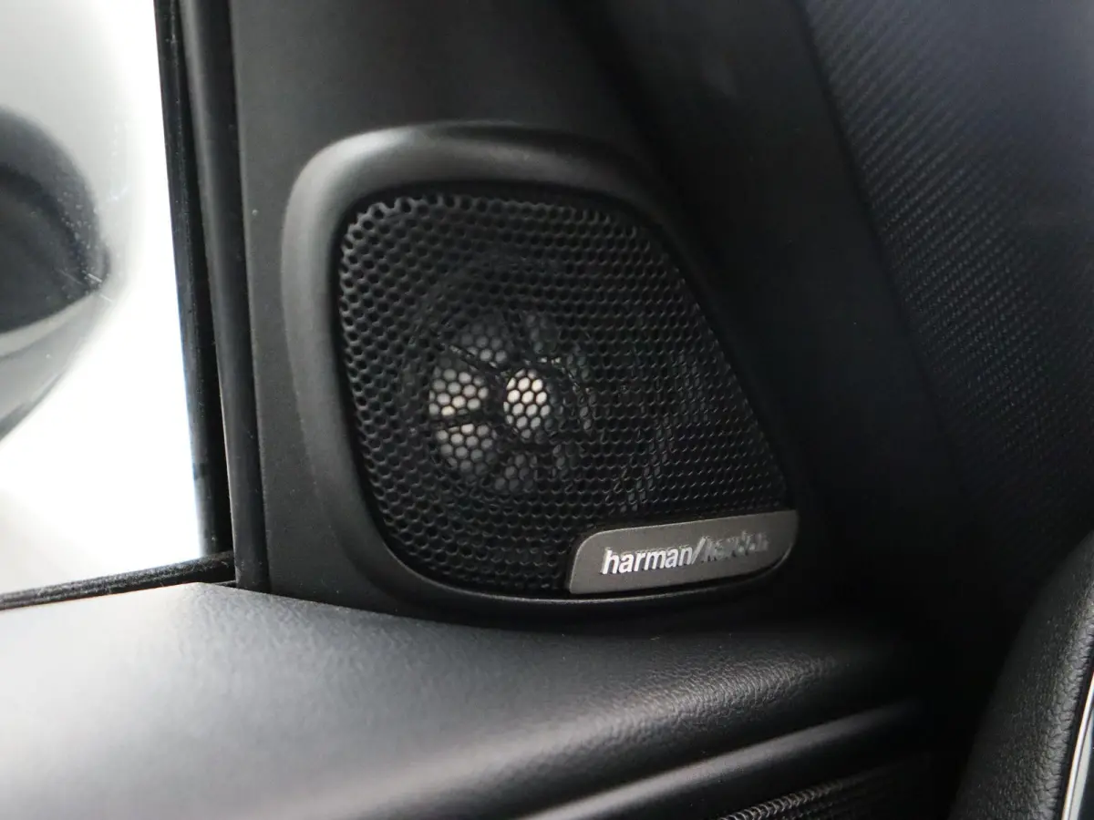 Cooper ALL4 Classic + Essence Pack + Panoramdak + Elektrisch Verstelbare Sportstoelen + Harman Kardon + 19''