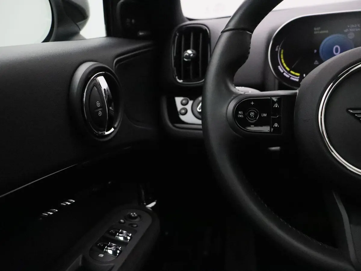 Cooper ALL4 Classic + Essence Pack + Panoramdak + Elektrisch Verstelbare Sportstoelen + Harman Kardon + 19''