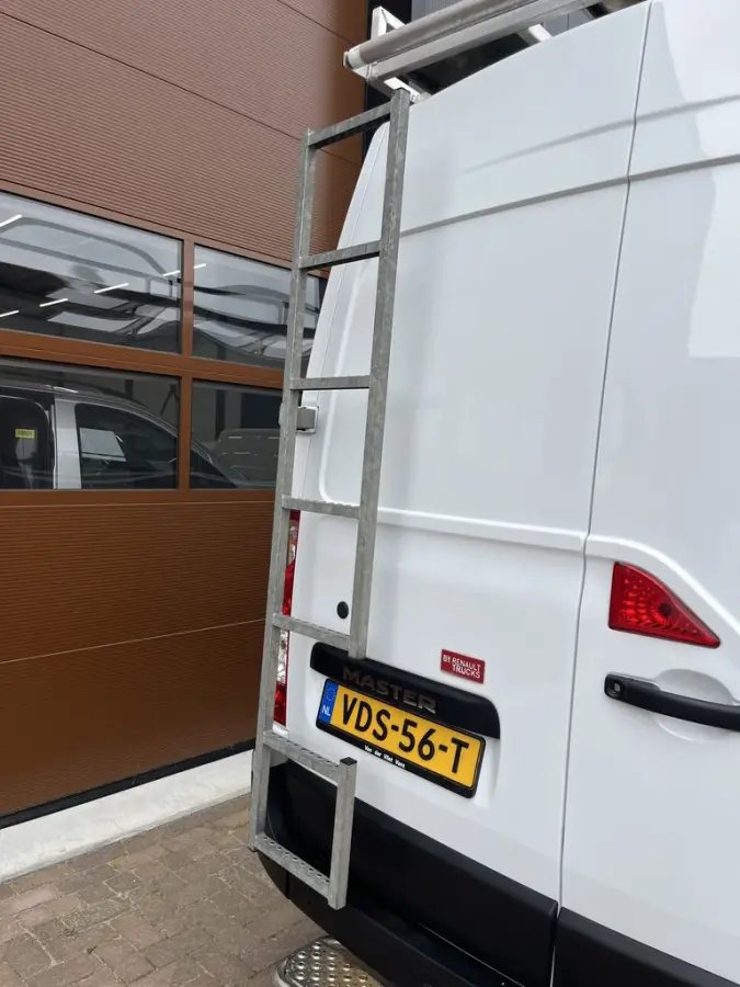 T35 2.3 dCi L2H2 3p BPM Vrij! Lease €270 p/m, Imperiaal+Trap, Bedrijfswageninrichting, Navi, PDC, Airco, Trekhaak, Cruise controle, Onderhoudshistorie aanwezig