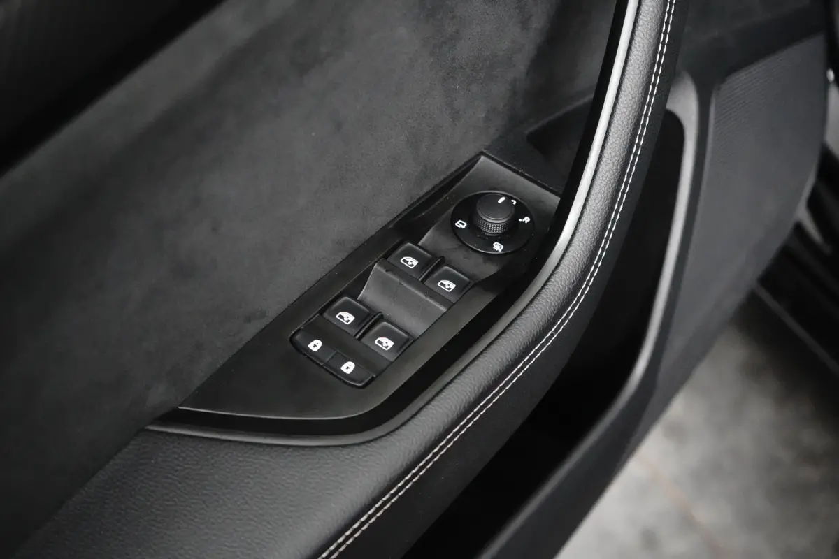 1.4 TSI 218PK DSG-6 Sportline iV | CAMERA | FULL LED | STUUR + STOELVERW. | 18 INCH | APP CONNECT | VERLENGDE FABR. GARANTIE!