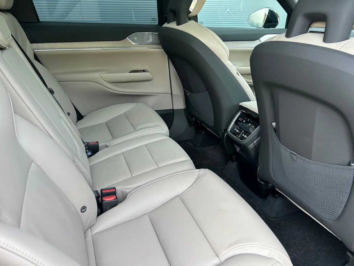 Twin Motor Ultra 7p. 106 kWh | 7 zitplaatsen (derde zitrij) | Bowers & Wilkins audiosysteem | Extra getint glas
