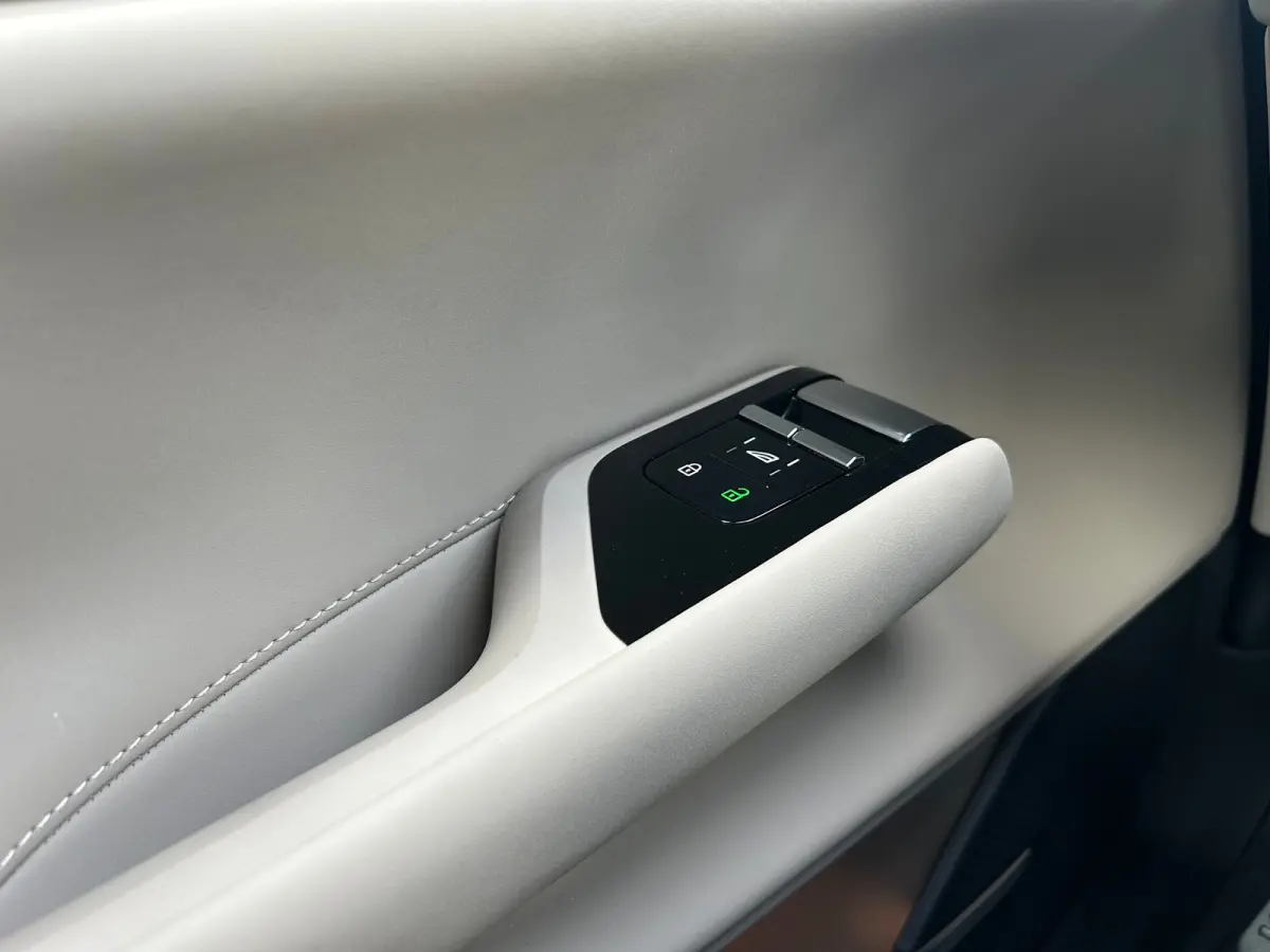 Twin Motor Ultra 7p. 106 kWh | 7 zitplaatsen (derde zitrij) | Bowers & Wilkins audiosysteem | Extra getint glas