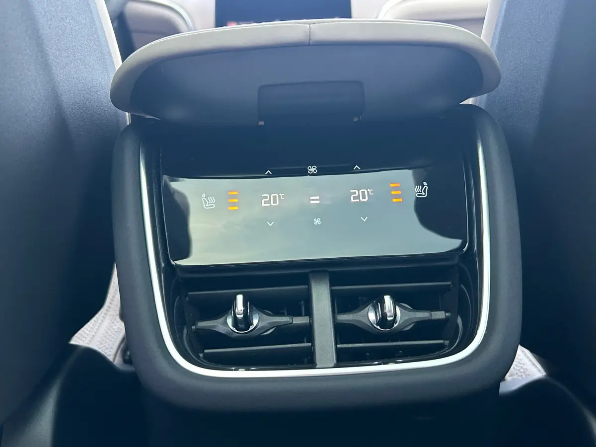 Twin Motor Ultra 7p. 106 kWh | 7 zitplaatsen (derde zitrij) | Bowers & Wilkins audiosysteem | Extra getint glas